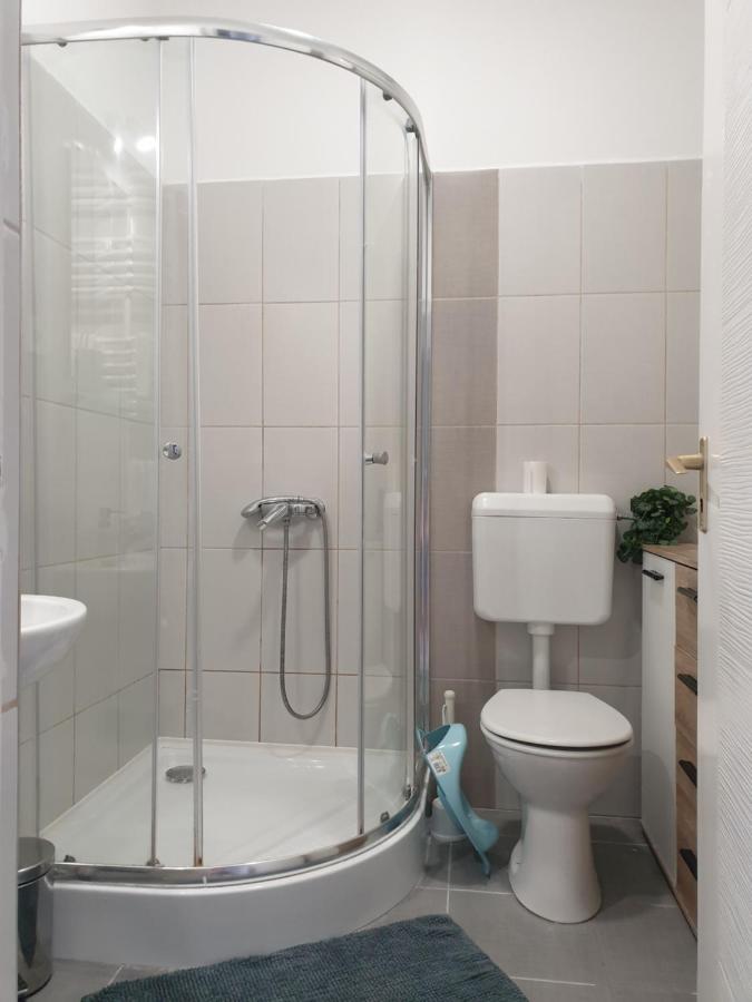 Chill House Apartman Eger Extérieur photo